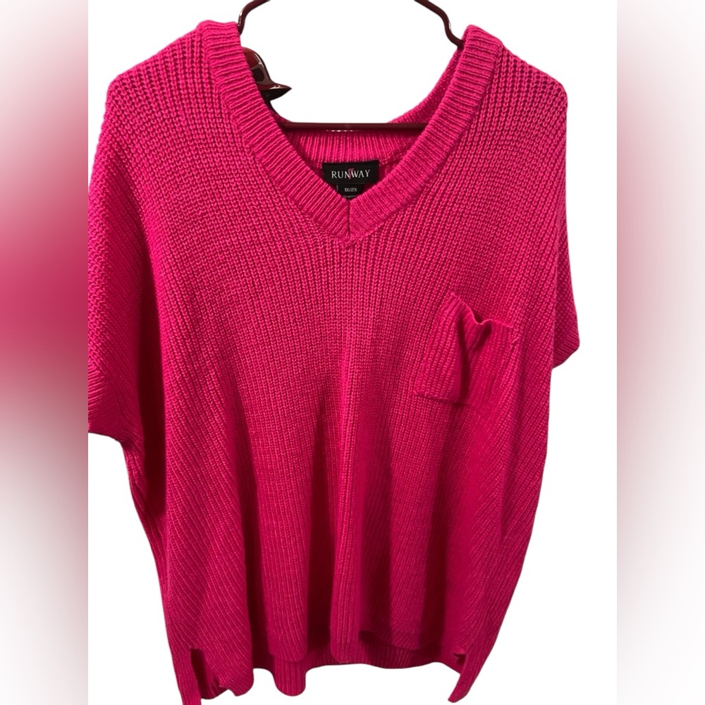 Runway 7 short sleeve sweater size 1x/2x